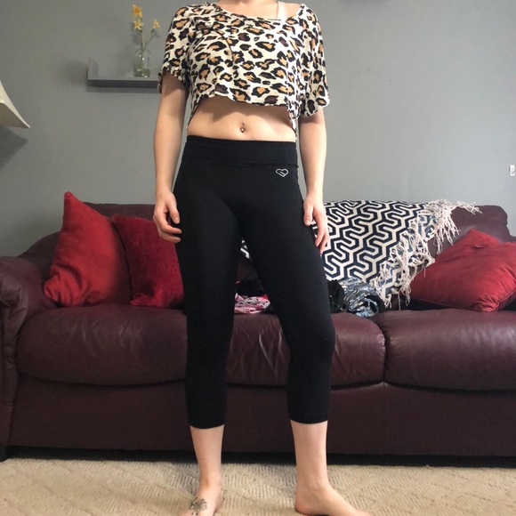 Delia’s Cheetah print Crop top - Picture 6 of 7